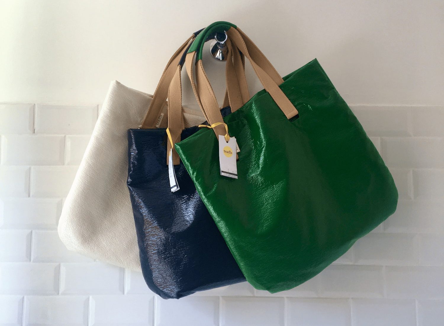 3 sacs cabas toumi en vinyle vert, crème et bleu nuit